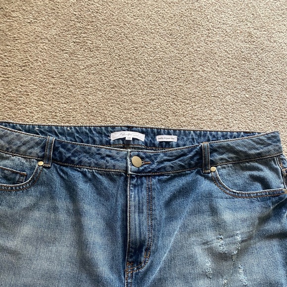 Jeans - Picture 2 of 4